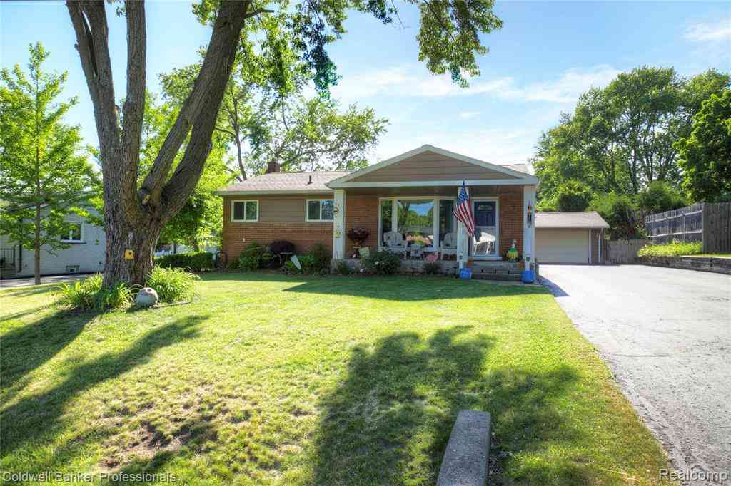 Homes For Sale - 373 Tilmor Drive <br/> Oakland County, Waterford, MI 48328