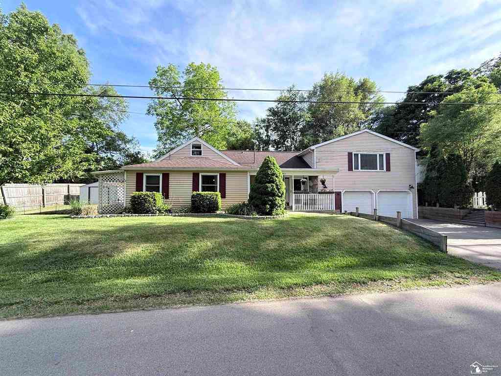 Homes For Sale - 2911 Whitlock Road <br/> Jackson, MI 49202