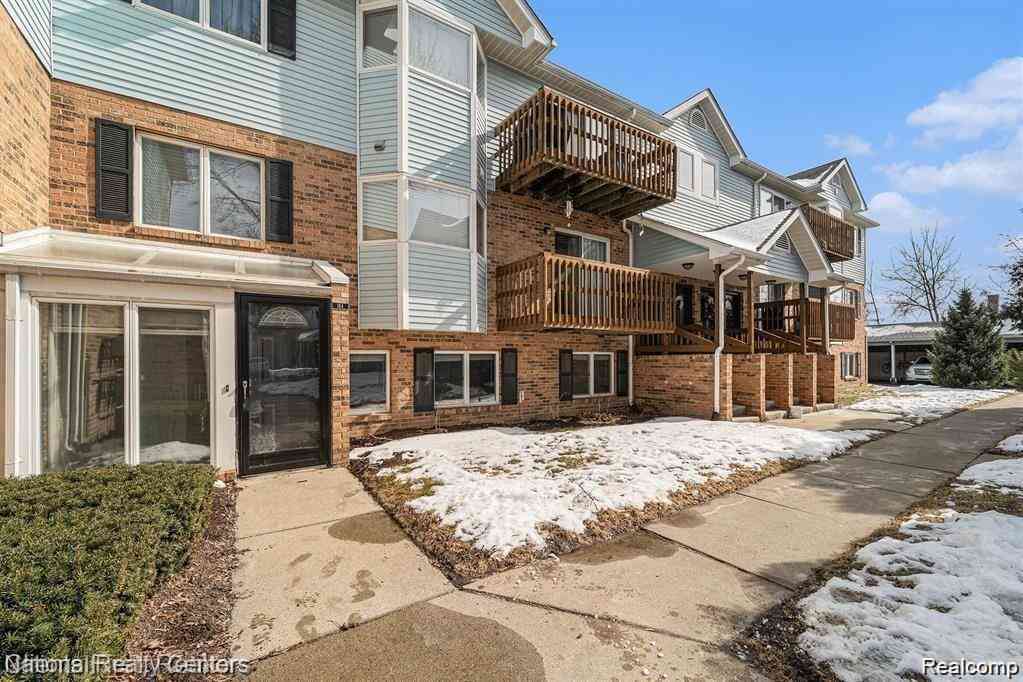 Condo For Rent - 164 Pinewood Circle <br/> Wayne County, Plymouth, MI 48170