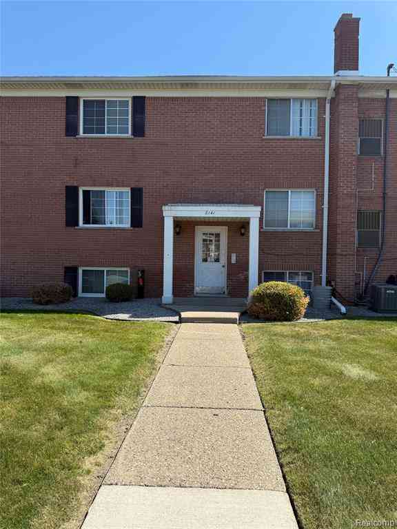 Homes For Sale - 47630 VAN DYKE AVE Denwood  <br/> Sterling Heights, MI 48312