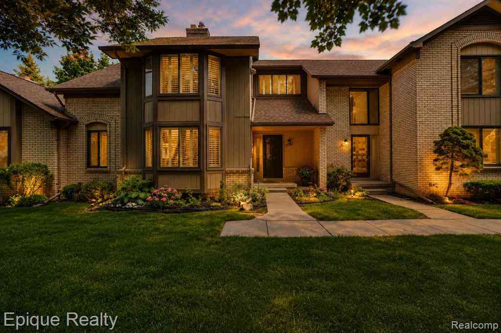 Condo For Sale - 20485 Villa Grande Circle <br/> Clinton Township, MI 48038