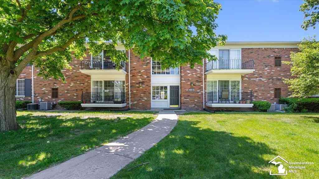 Condo For Sale - 490 Fox Hills Drive <br/> Bloomfield Hills, MI 48304