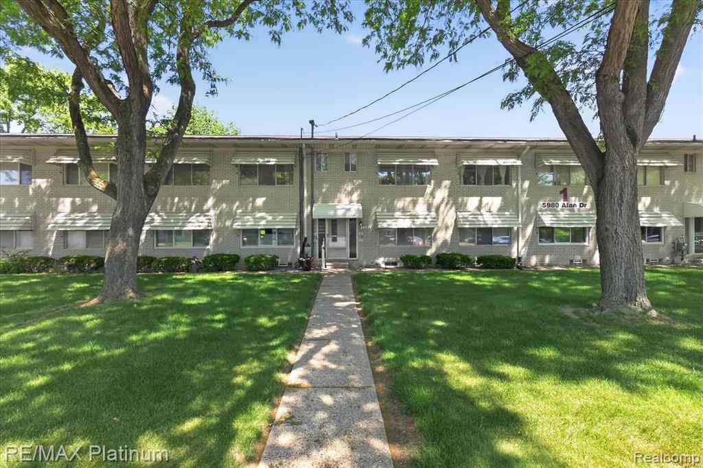 Condo For Sale - 5980 Alan Drive  #8<br/> Brighton, MI 48116