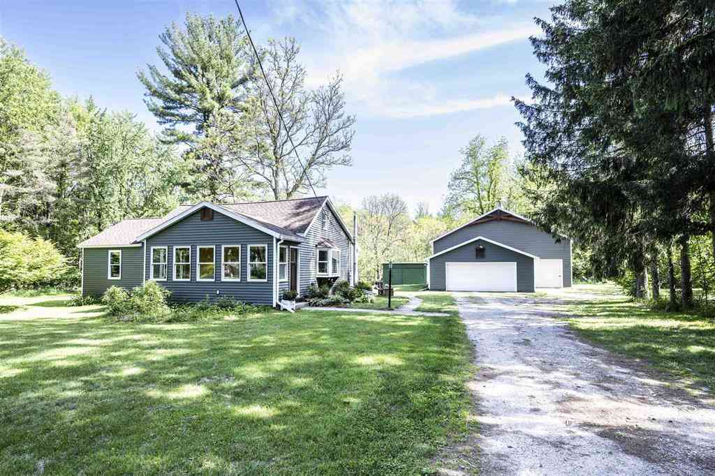 Homes For Sale - 1516 11 Mile Ne Road <br/> Comstock Park, MI 49321