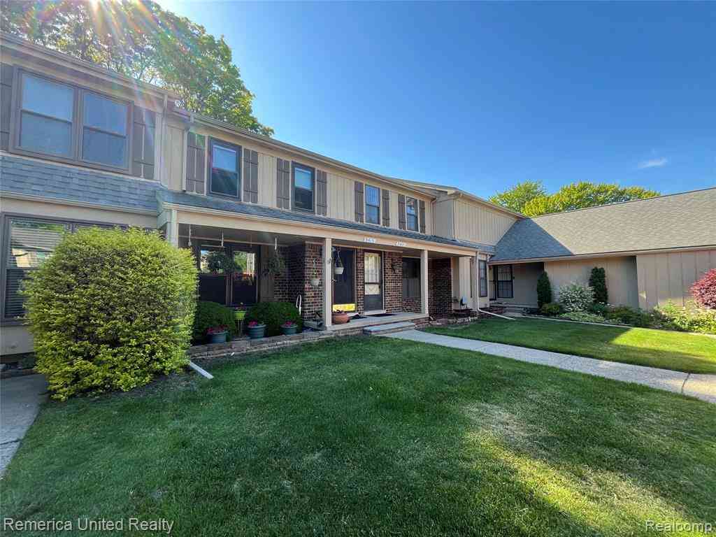 Condo For Sale - 31621 Green Meadow Lane <br/> Warren, MI 48093