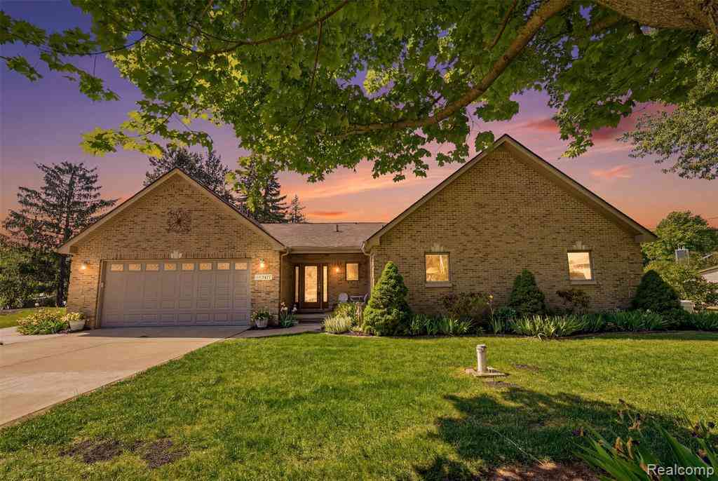 Homes For Sale - 7477 Ore Knob Drive <br/> Fenton, MI 48430