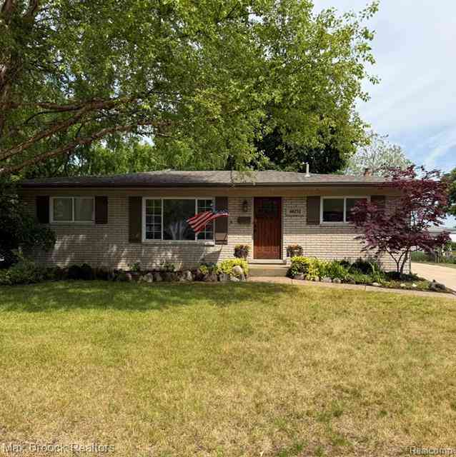 Homes For Sale - 44252 Felstone Drive <br/> Sterling Heights, MI 48313