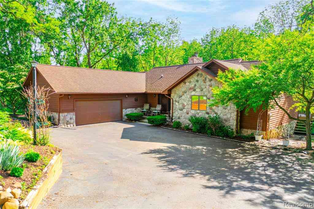 Homes For Sale - 2555 Marion Acres Street <br/> Commerce Twp, MI 48382