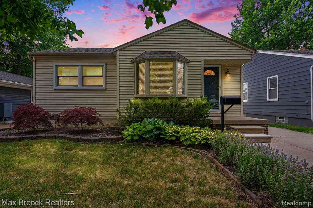 Homes For Sale - 1908 Guthrie Avenue <br/> Royal Oak, MI 48067