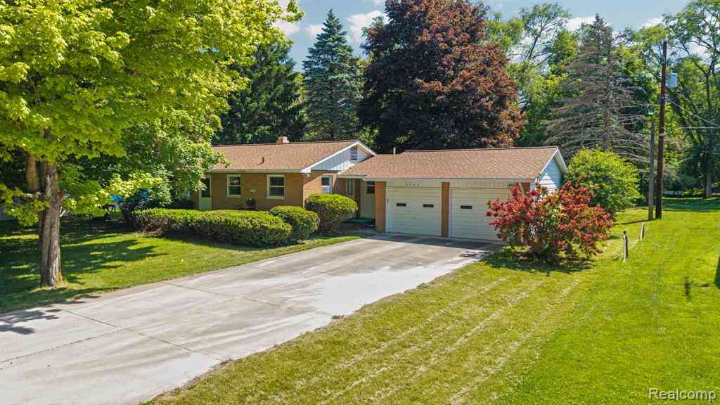 Homes For Sale - 9144 Walnut Drive <br/> Washtenaw County, Whitmore Lake, MI 48189