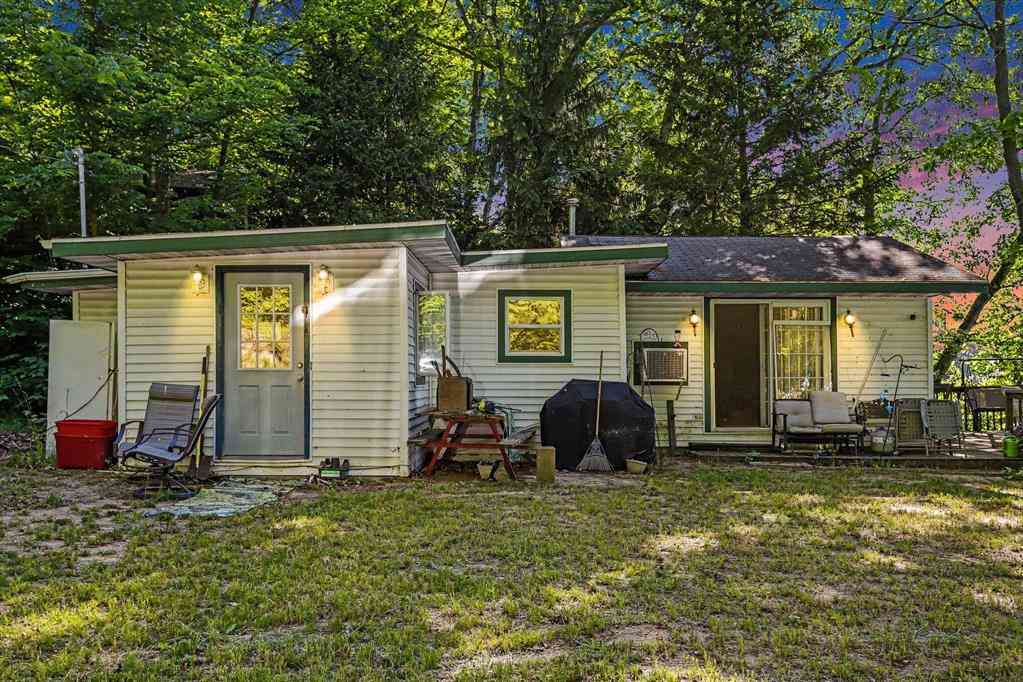Homes For Sale - 27383 Hayne Road <br/> Van Buren County, Lawton, MI 49065