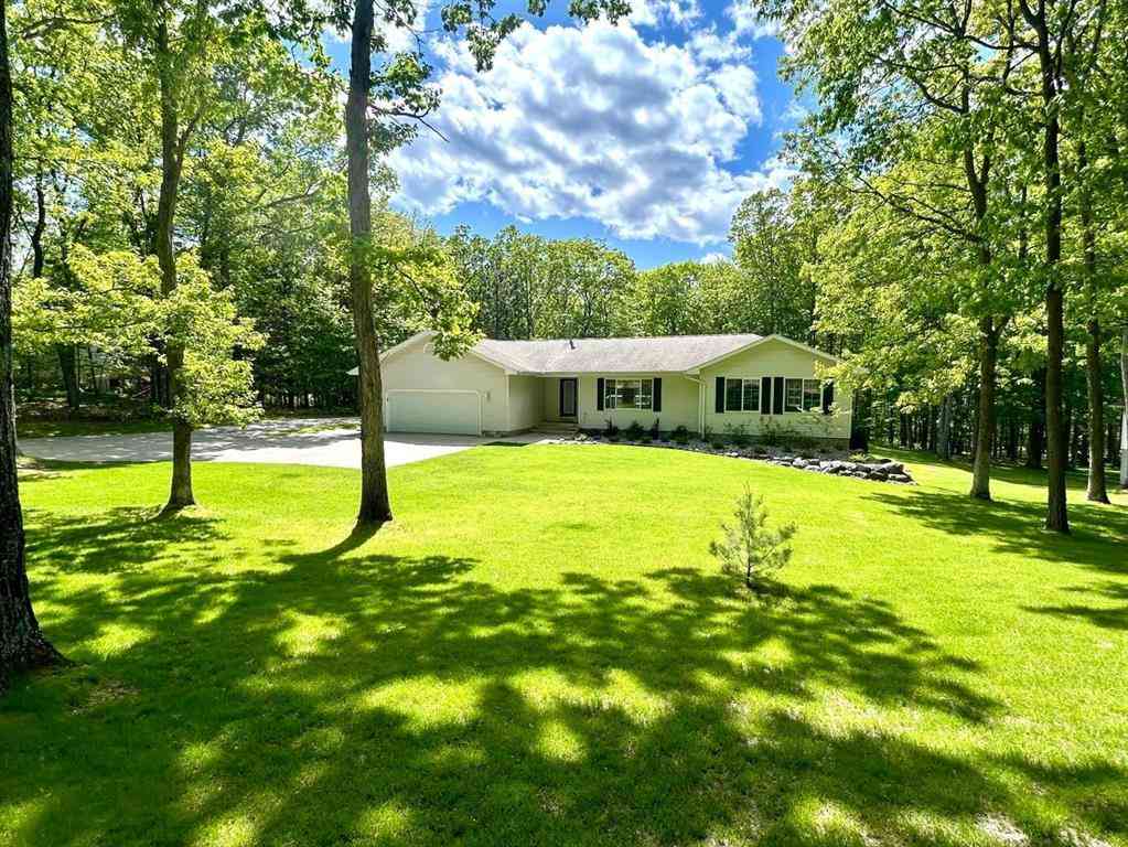 Homes For Sale - 10603 Tall Oaks Court <br/> Roscommon, MI 48653