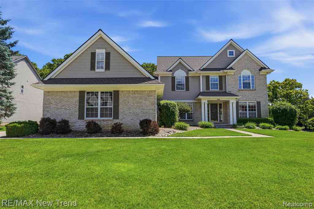 Homes For Sale - 729 Akehurst Lane <br/> Oakland County, White Lake, MI 48386