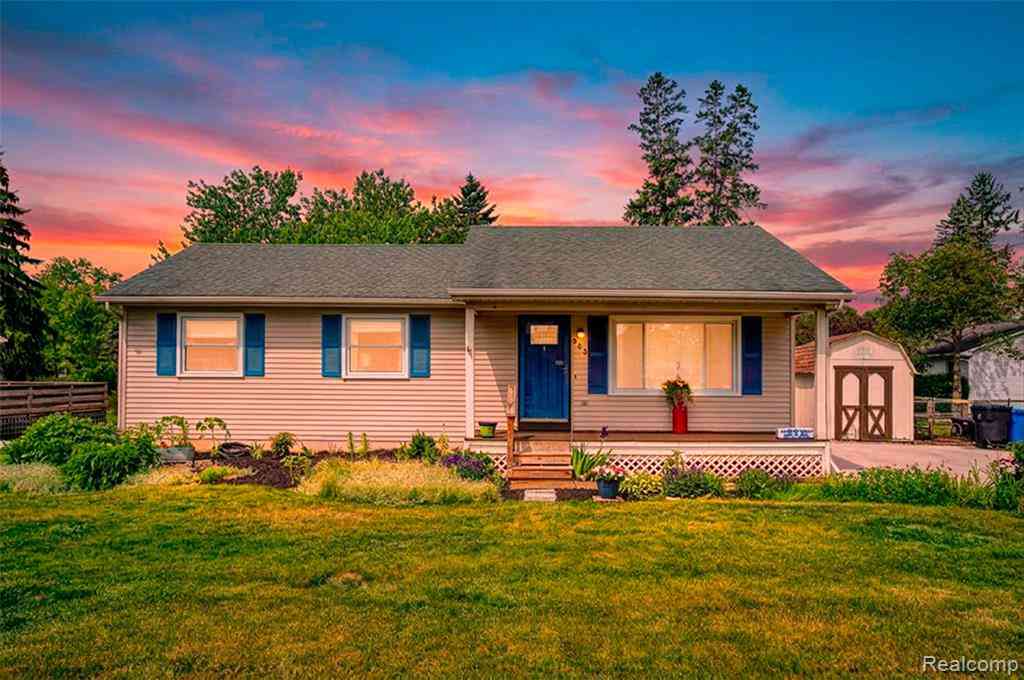 Homes For Sale - 903 Jones Street <br/> Howell, MI 48843