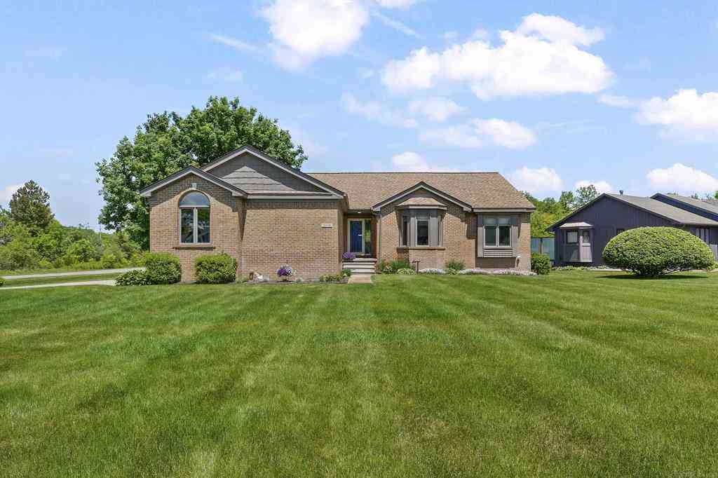 Homes For Sale - 10690 Oxbow Heights Drive <br/> Oakland County, White Lake, MI 48386