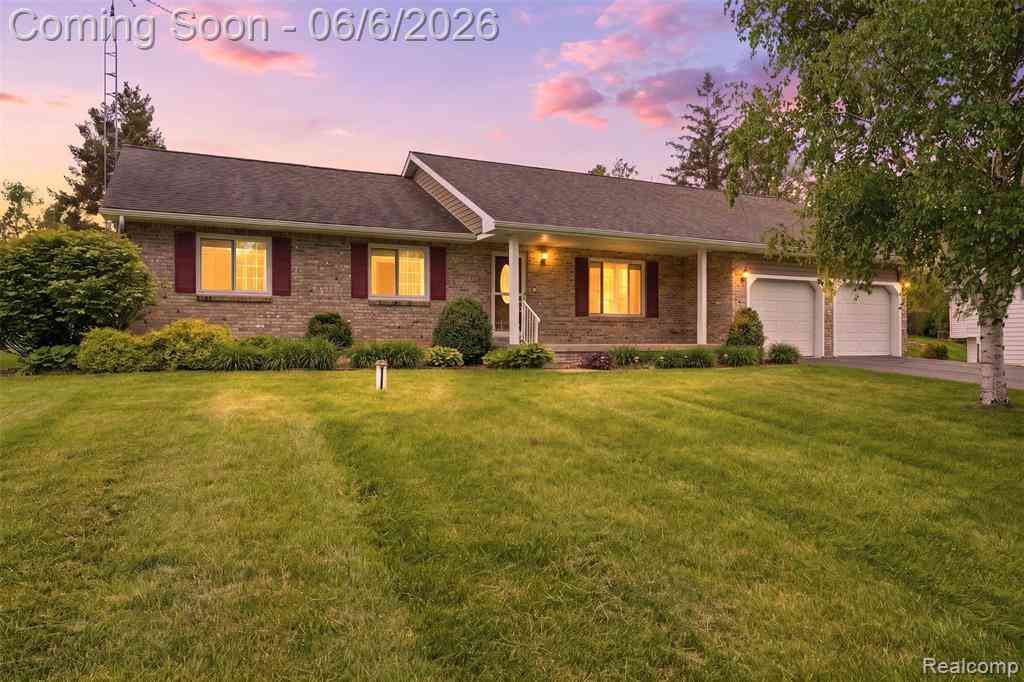 Homes For Sale - 2482 Valley Lane Drive <br/> Grand Blanc, MI 48439