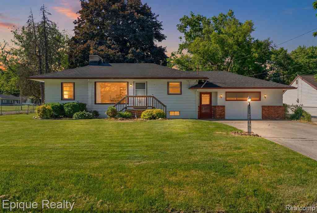 Homes For Sale - 2324 Edwards Street <br/> Grand Blanc, MI 48439