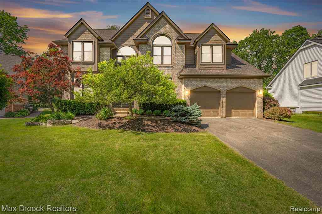 Homes For Sale - 6294 Lindsay Court <br/> West Bloomfield, MI 48324