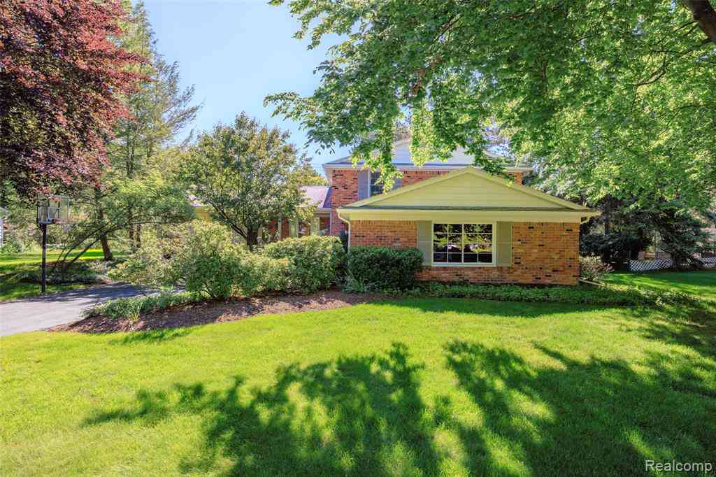 Homes For Sale - 19646 Wilshire Boulevard <br/> Oakland County, Beverly Hills, MI 48025