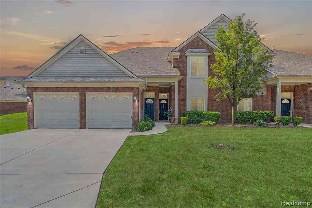 Condo For Sale - 14350 Shadywood Drive <br/> Sterling Heights, MI 48312