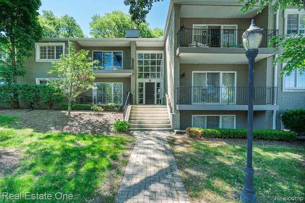 Condo For Rent - 1113 N Old Woodward Avenue  #38<br/> Birmingham, MI 48009