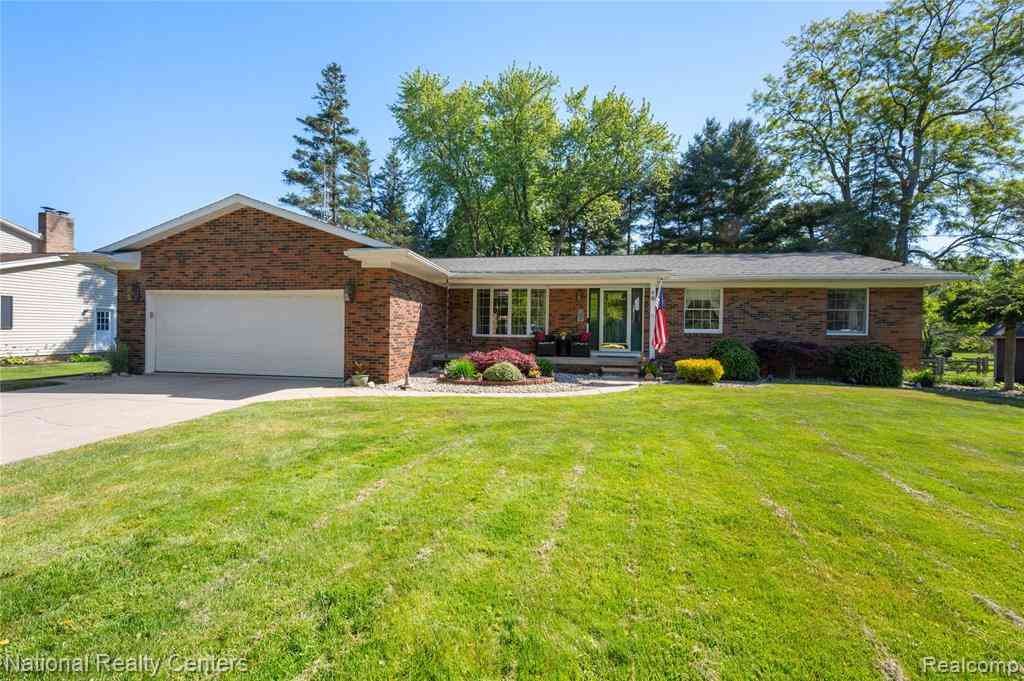 Homes For Sale - 16 Lakeridge Drive <br/> Adrian, MI 49221