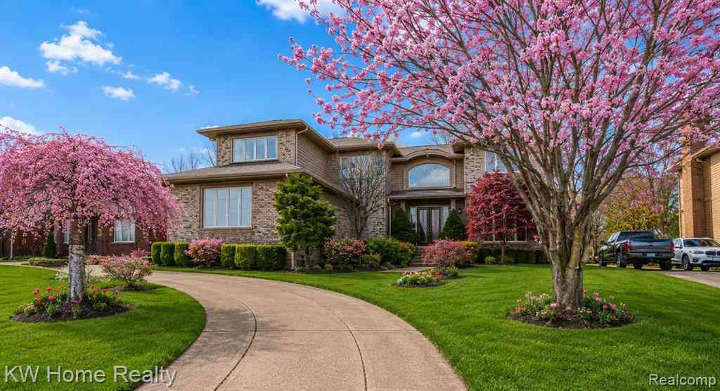 Homes For Sale - 7143 Yarmouth Court <br/> West Bloomfield, MI 48322