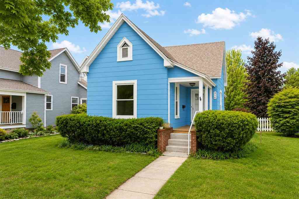 Homes For Sale - 316 W Tenth Street <br/> Traverse City, MI 49684