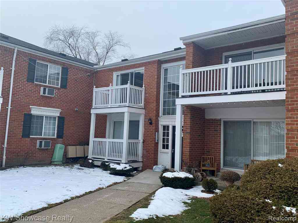 Condo For Rent - 2440 Parmenter Boulevard  #211<br/> Royal Oak, MI 48073