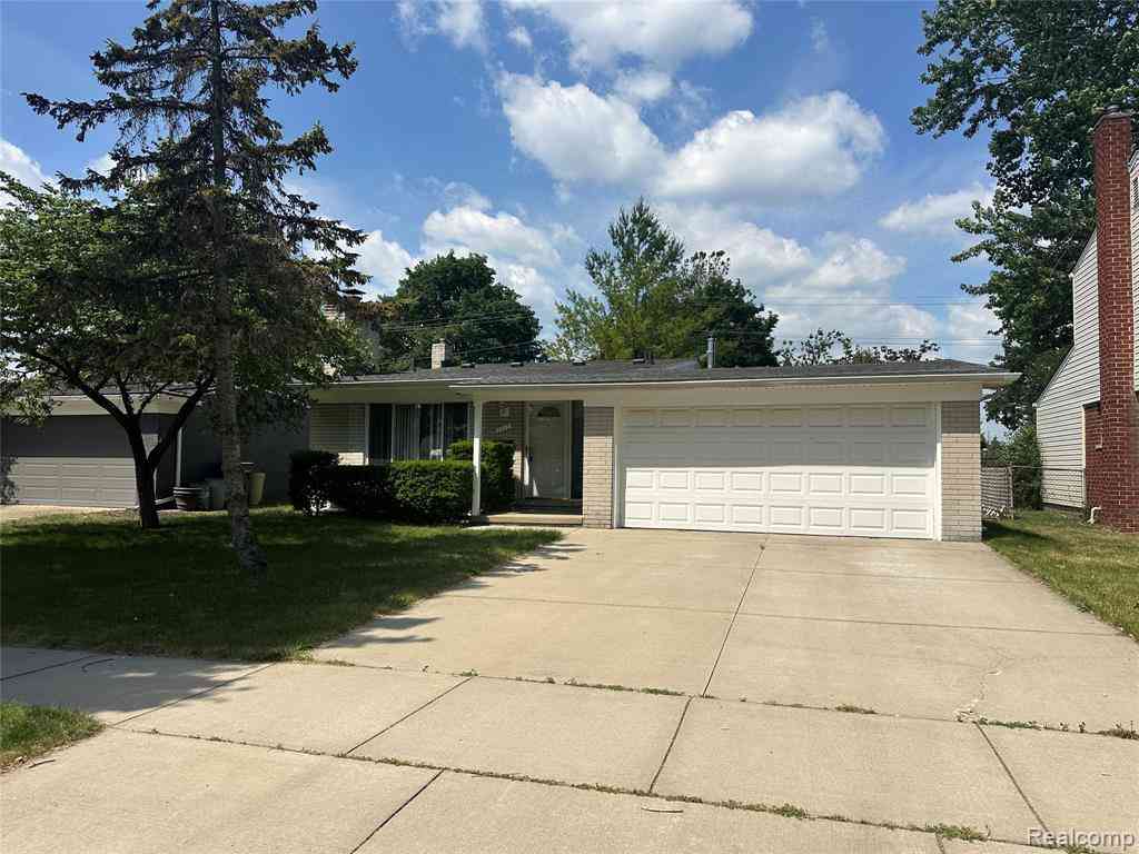 Homes For Sale - 1111 Langley Boulevard <br/> Commerce Twp, MI 48017