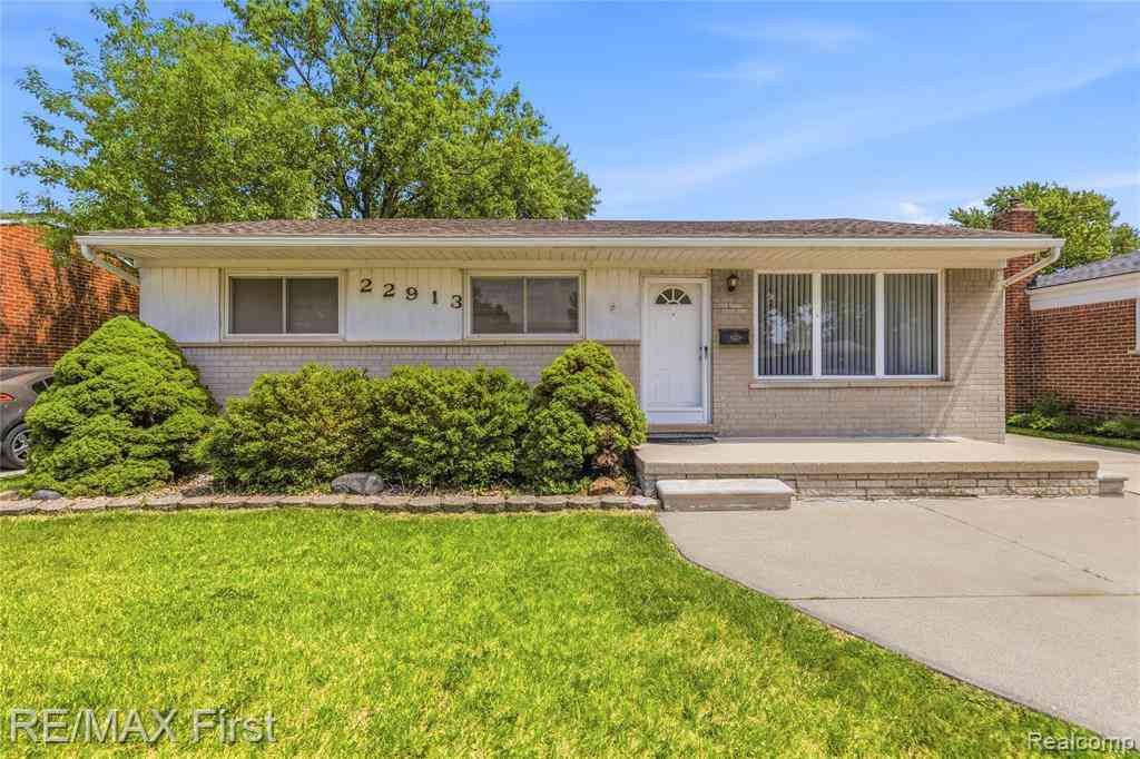 Homes For Sale - 22913 Masonic Boulevard <br/> Saint Clair Shores, MI 48082