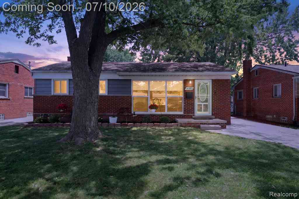 Homes For Sale - 16543 Drake Street <br/> Wayne County, Southgate, MI 48195