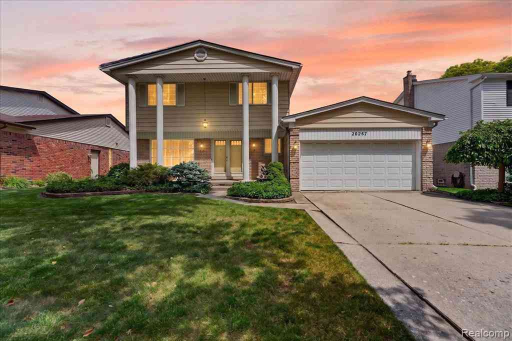 Homes For Sale - 20257 Coachwood Road W W<br/> Wayne County, Riverview, MI 48193