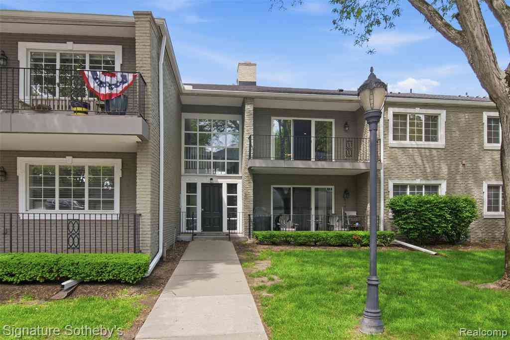 Condo For Rent - 1115 N Old Woodward Avenue  #58<br/> Birmingham, MI 48009