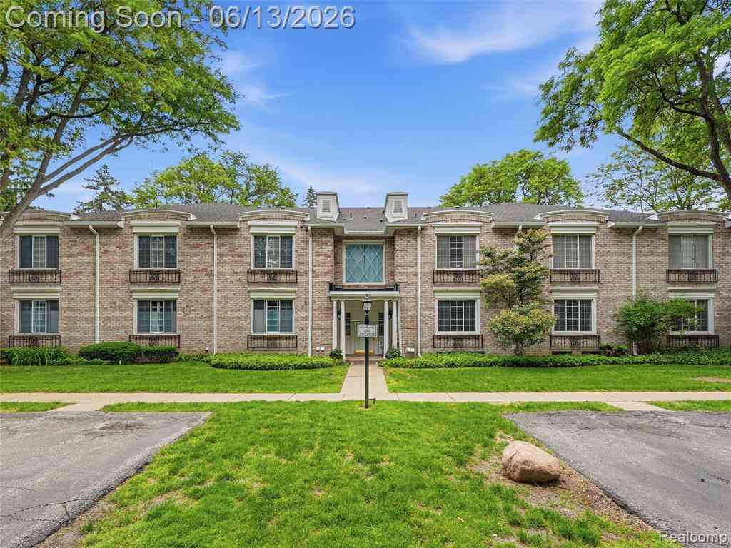 Condo For Sale - 1735 Tiverton Road  #10<br/> Bloomfield Hills, MI 48304