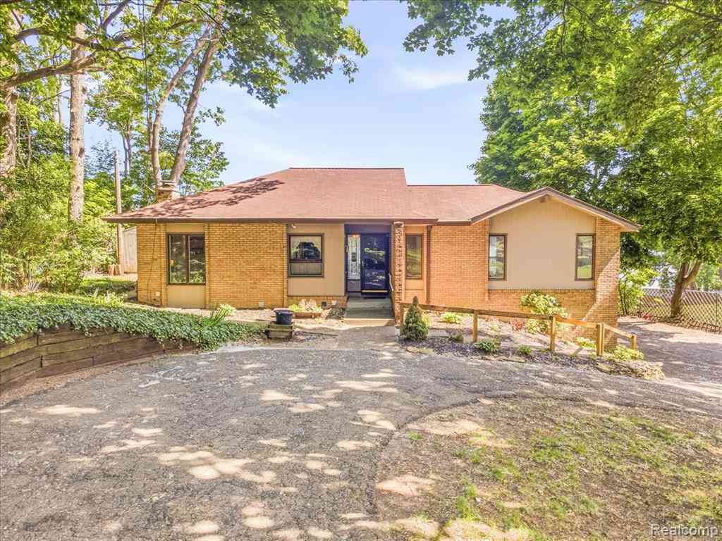 Homes For Sale - 13020 Edgedale Street <br/> Belleville, MI 48111