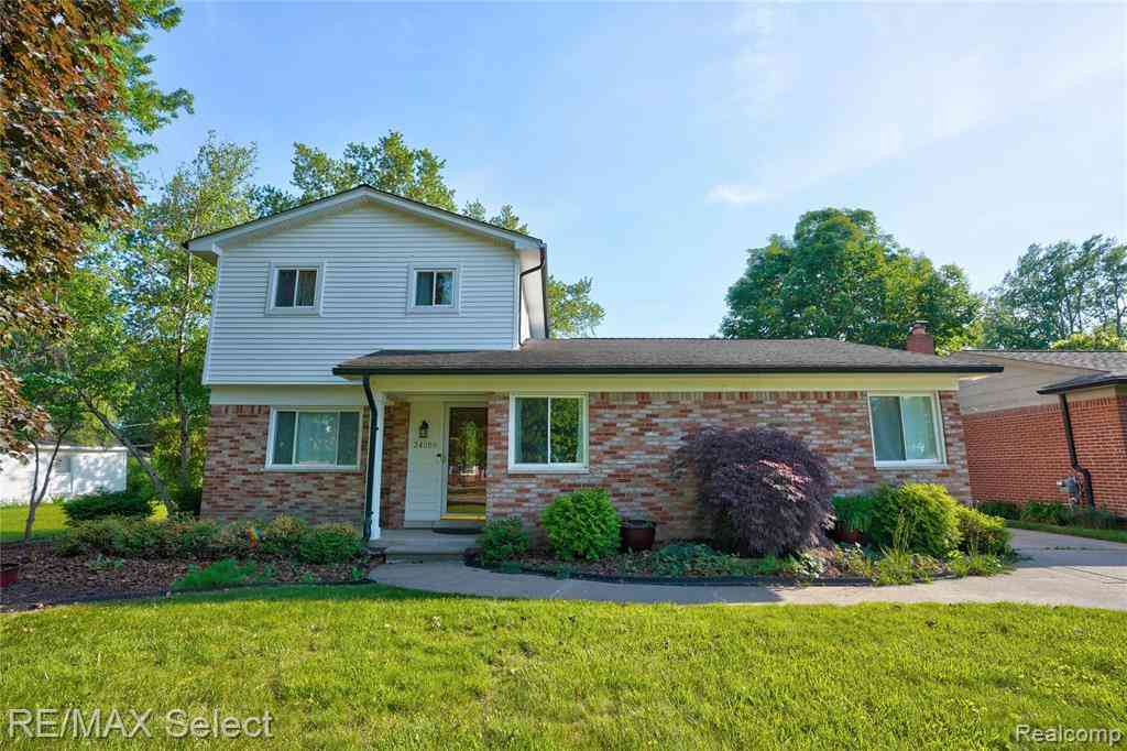 Homes For Sale - 24050 Lakewood Street <br/> Saint Clair Shores, MI 48082