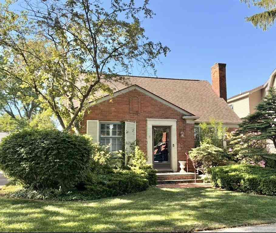 Homes For Sale - 10794 Kingston Avenue <br/> Oakland County, Huntington Woods, MI 48070