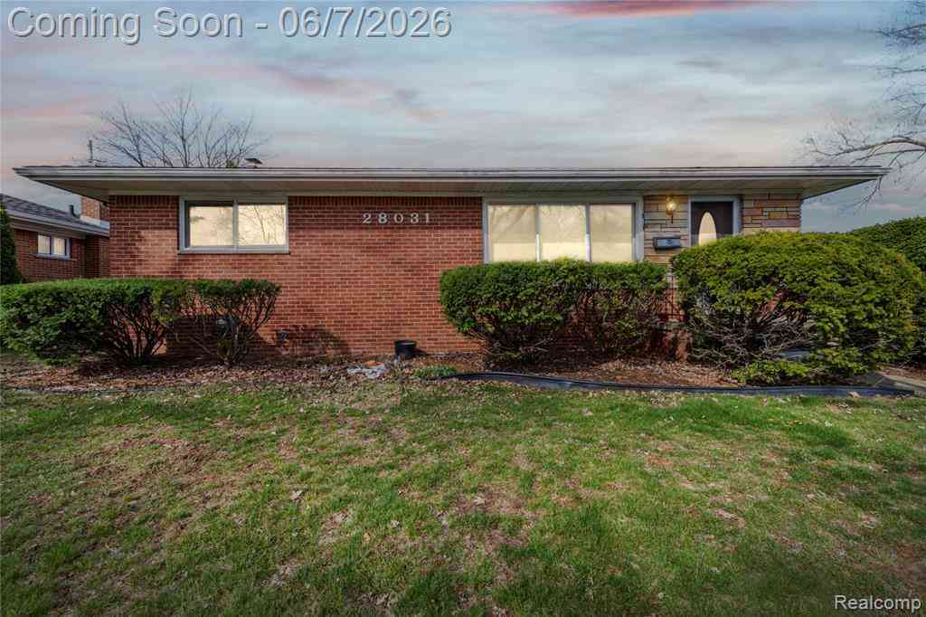 Homes For Sale - 28031 Lorraine Avenue <br/> Warren, MI 48093