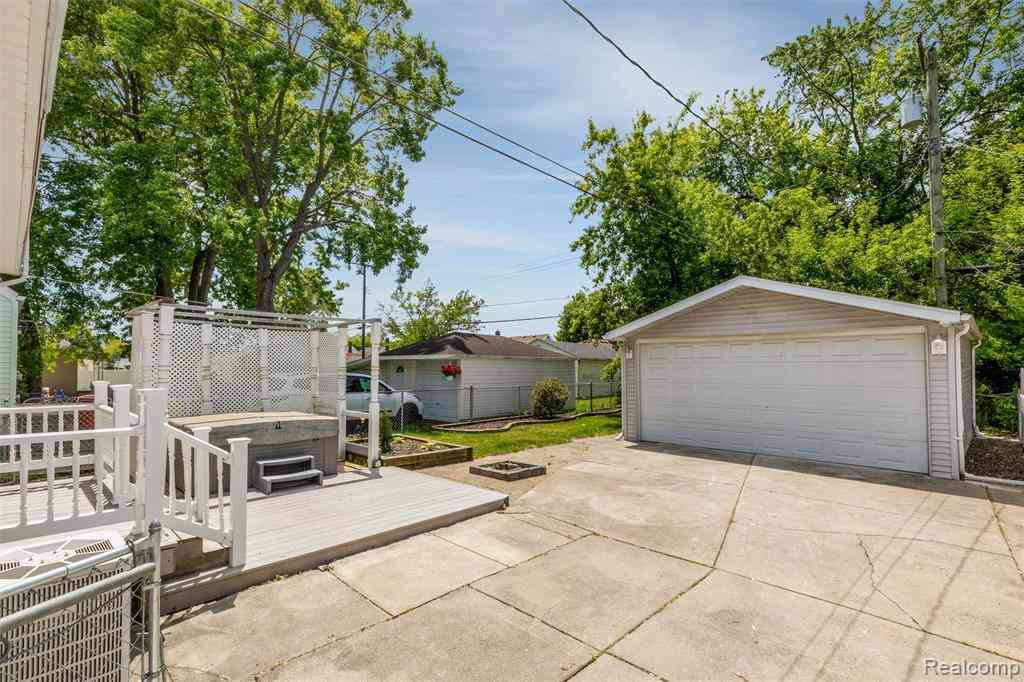 Homes For Sale - 24921 Lexington Avenue <br/> Eastpointe, MI 48021