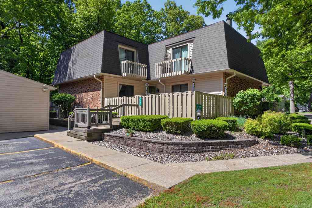 Condo For Sale - 7047 Mckay Road <br/> Jackson, MI 49201