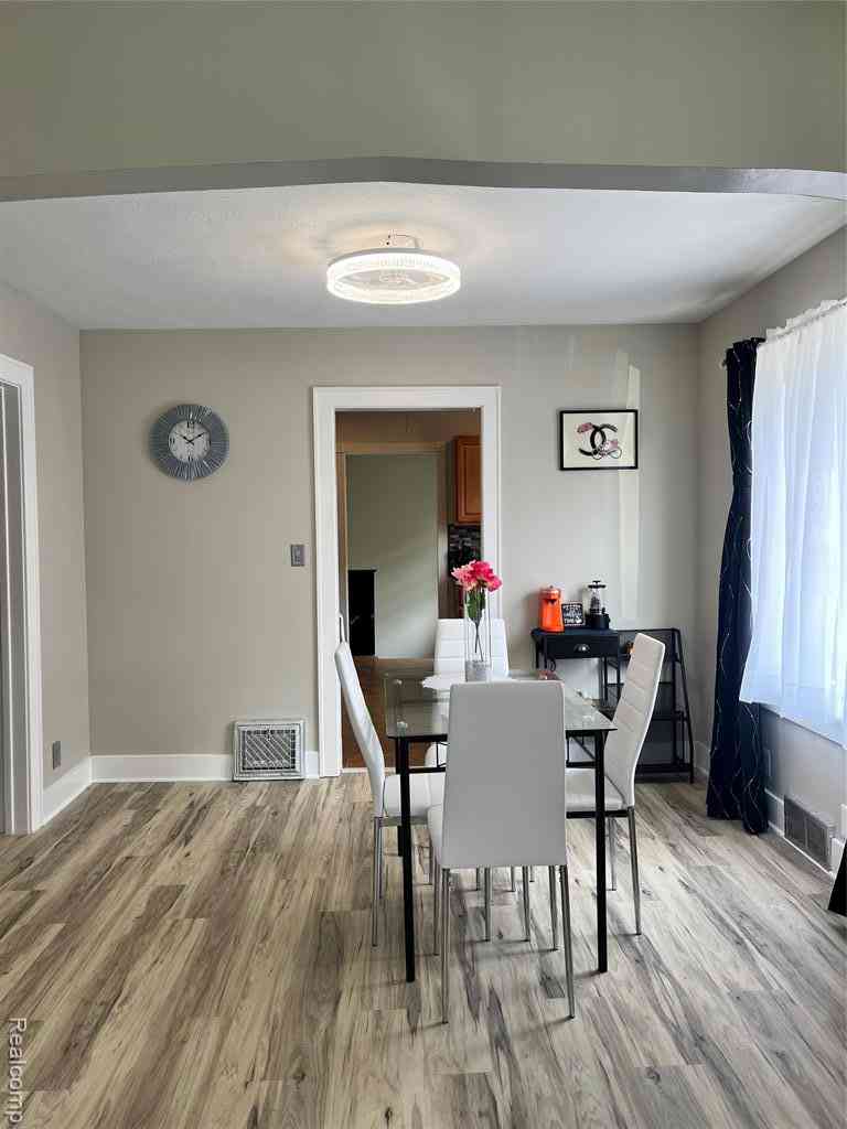 Homes For Rent - 2313 S Jefferson Street <br/> Bay City, MI 48708