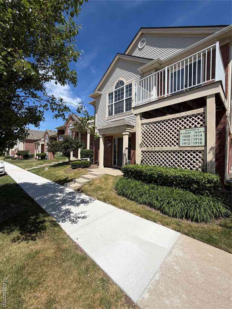 Condo For Rent - 1908 Flagstone Circle <br/> Rochester, MI 48307
