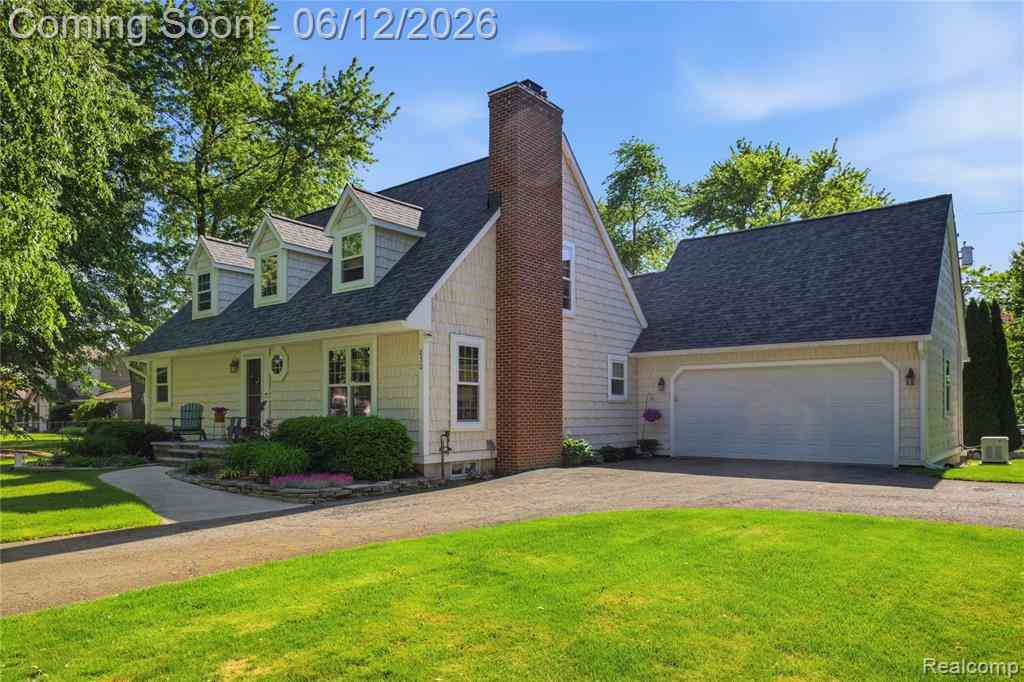 Homes For Sale - 830 Hemingway Road <br/> Lake Orion, MI 48362