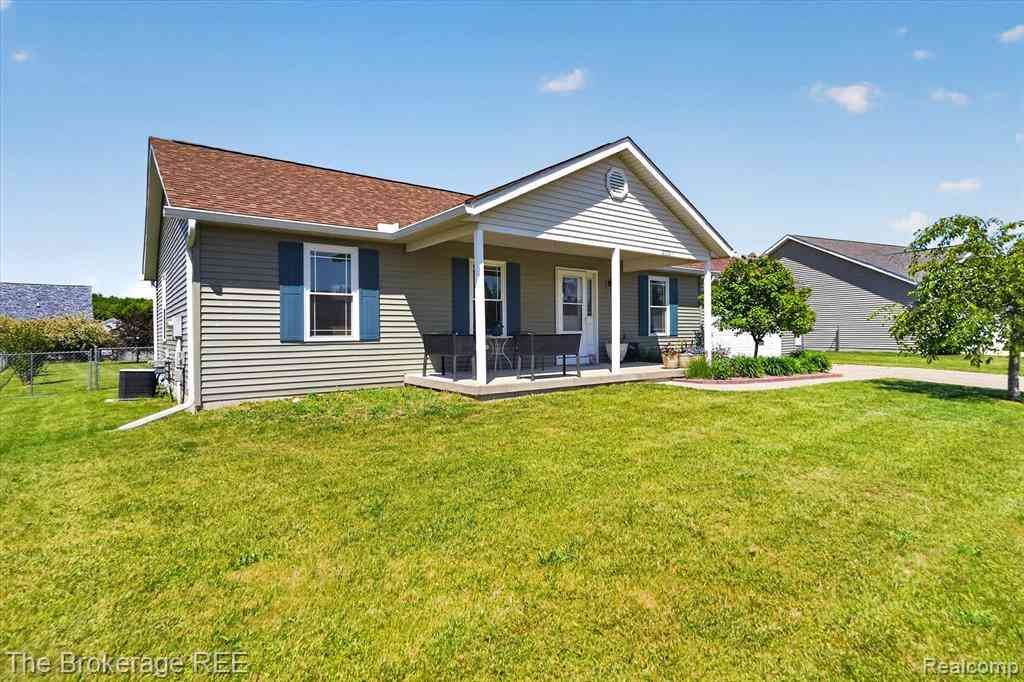 Homes For Sale - 2092 Brier Crest Drive <br/> Davison, MI 48423