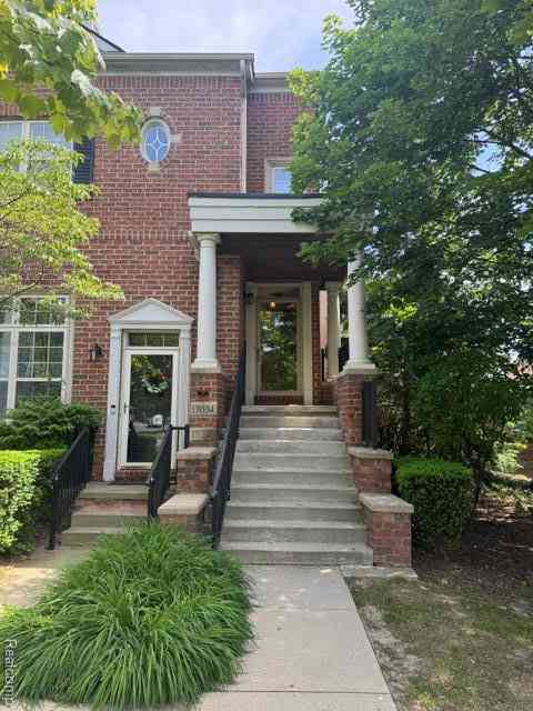 Condo For Rent - 17034 Farmington Road <br/> Livonia, MI 48154