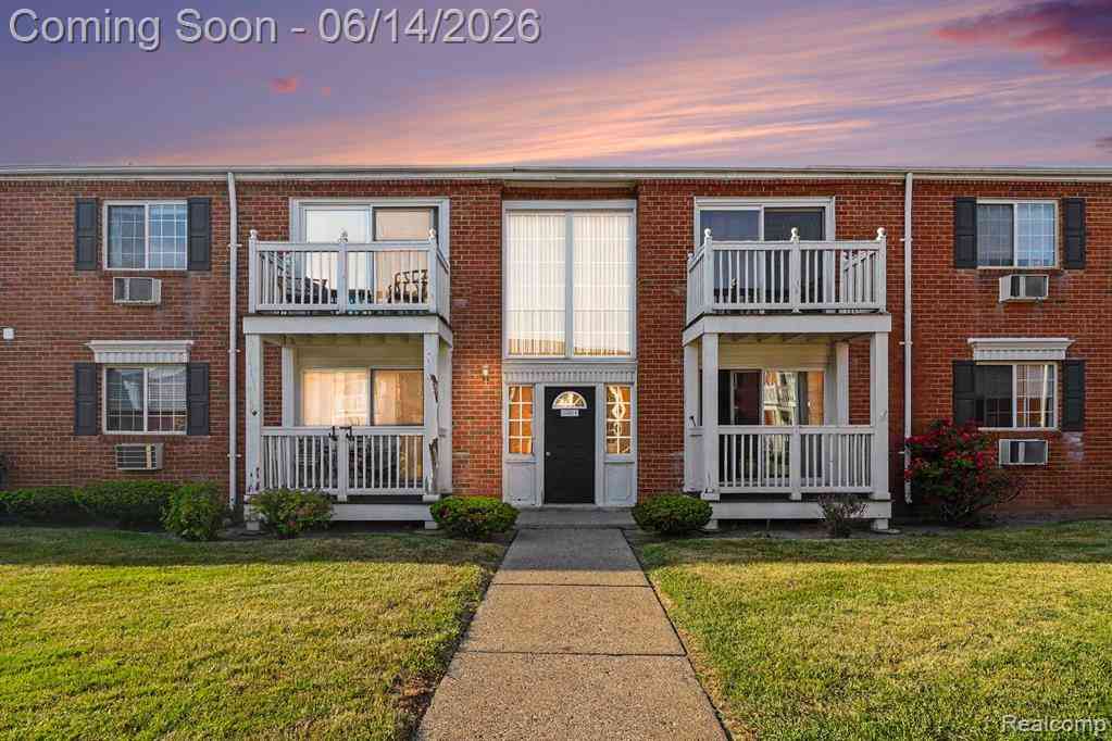Condo For Sale - 2440 Parmenter Boulevard  #204<br/> Royal Oak, MI 48073