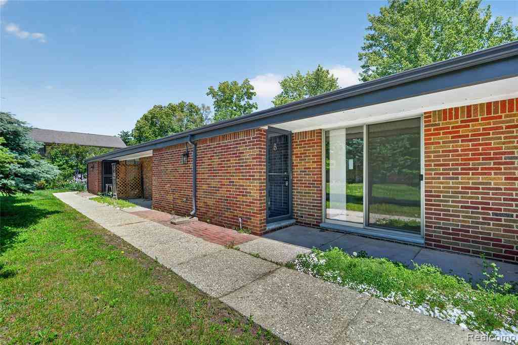 Condo For Rent - 48770 Shelby Road   #8<br/> Macomb County, Shelby Twp, MI 48317