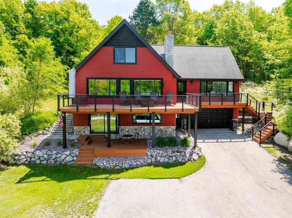 Homes For Sale - 2104 Apple Hill Road <br/> Grand Traverse County County, Traverse City, MI 49686