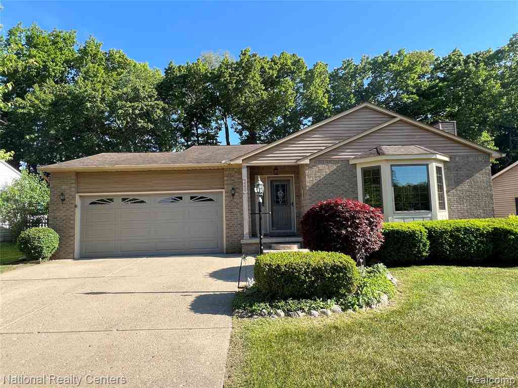Homes For Sale - 992 Alpine Drive <br/> Brighton, MI 48116